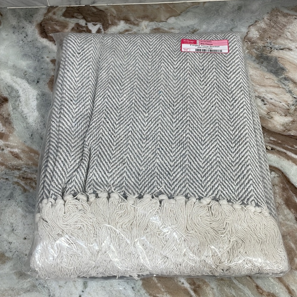 Thirty-One Fringe THROW Blanket GRAY CHEVRON 50 x 60 Cotton Blend RETIRED New!
